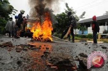 Ribuan Warga Demo Polisi Di Bungku -