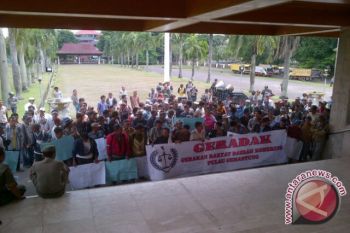 Warga OKI unjukrasa ke DPRD Sumsel
