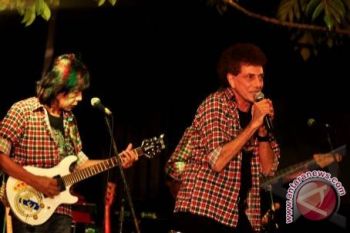 "Launching" Arema LSI hadirkan grup band Godbless