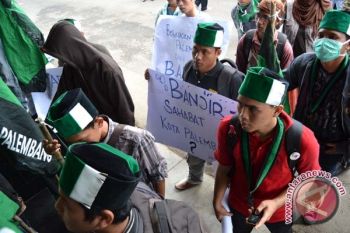 Mahasiswa tuntut Pemkot kendalikan banjir