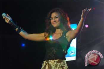Agnes Monica, antara cinta dan harapan