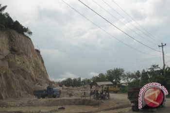 Bukit Camang Ditambang Gunakan Alat Berat