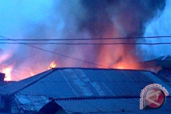 Sebuah gereja di Manado hangus terbakar