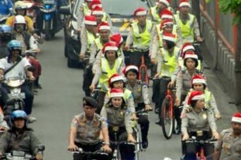 PATROLI TOPI SANTA