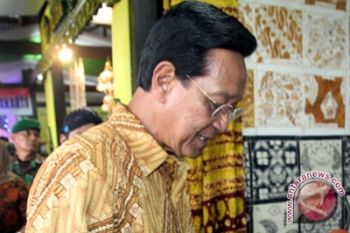 Sultan kunjungi pembersihan abu vulkanik Kelud 