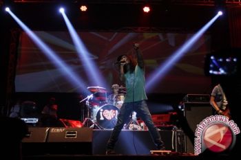  Slank tanam pohon di lereng Merapi