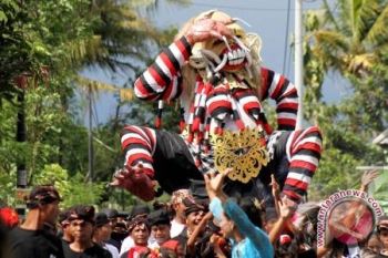 Saparan Bekakak dimeriahkan pawai ogoh-ogoh 
