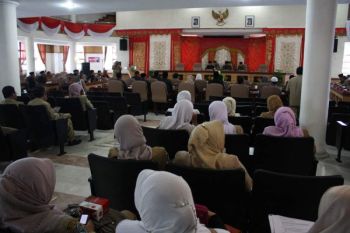 Wali Kota Padangpanjang Sampaikan Ranperda Apbd 2013