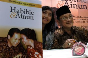 Ahmad Heryawan saksikan film "Habibie dan Ainun"