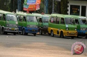 Rendahnya disiplin sopir angkot sumbang kemacetan Bogor 