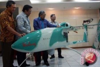 Pesawat dan Kosmetik Pameran Bareng