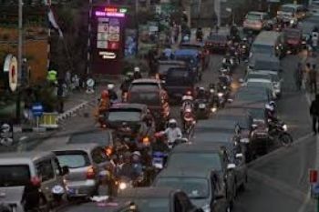 Jalur Provinsi Menuju Bukittinggi Padat