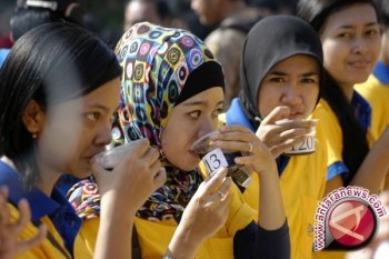 Rekor meracik dan minum "kopi joss" terpecahkan