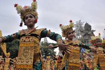 MELEPAS MATAHARI 2012