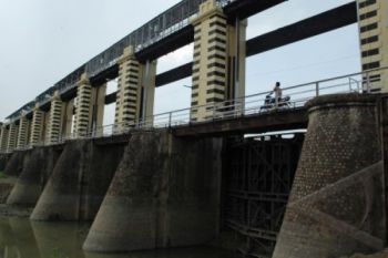 BENDUNG PENGENDALI BANJIR