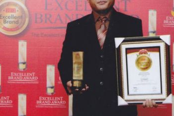 Alfamart Raih Excellent Brand Award 2012