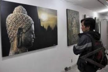 Komunitas Air Gunung Pamerkan Lukisan Di Borobudur