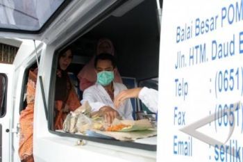 11 Mamin Diuji di Laboratorium