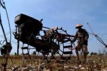 24 Gapoktan Terima Bantuan Mesin Pertanian