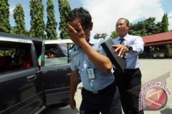 Pegawai Edarkan Sabu