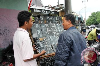 Plat nomer pinggir jalan
