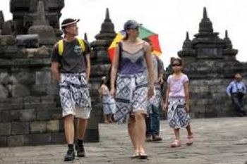 Juara Maraton New York Berlibur ke Borobudur