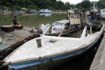 Pendangkalan Lumpur Pelabuhan Kian Parah