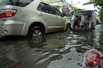 Sebagian Wilayah Semarang Masih Tergenang Banjir