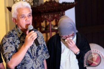 Hatta Rajasa Antar Rasyid ke Polda Metro