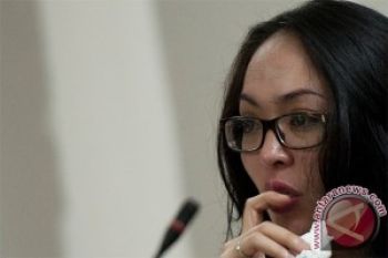 Angie Hadapi Vonis 