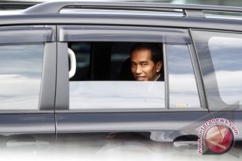 Jokowi Ngobrol Bahasa Jawa dengan Dubes Suriname