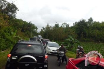 Polres larang pemudik berhenti di bahu jalan  Yogyakarta-Wonosari 