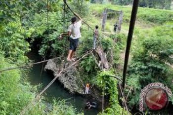 Jembatan Gantung Lareh Nan Panjang Memprihatinkan