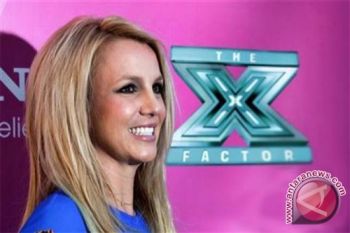  Britney Spears putuskan hubungan dengan pacar dan "X Factor"