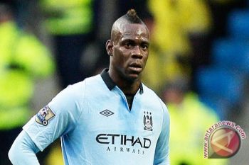  Tevez bersimpati pada Balotelli