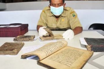 KOLEKSI NASKAH KUNO