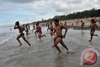 Kuta Beach hit by sand storm
