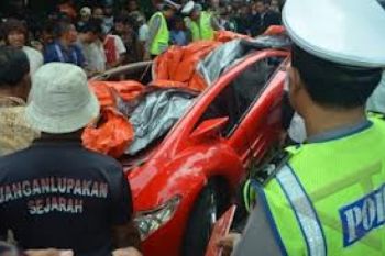 Polda Jatim Selidiki Kecelakaan Mobil Tucuxi Dahlan