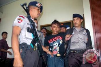 Mencopet saat wartawan wawancara gubernur DKI