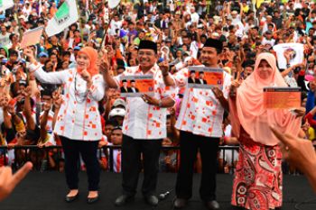 KAMPANYE PERDANA ILHAM-AZIZ