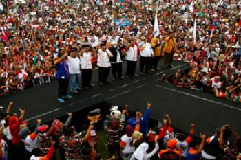 KAMPANYE PERDANA ILHAM-AZIZ