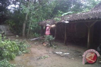 Angin kencang terjang Gunung Kidul