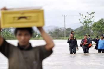 Warga korban banjir di camba-camba menolak dievakuasi