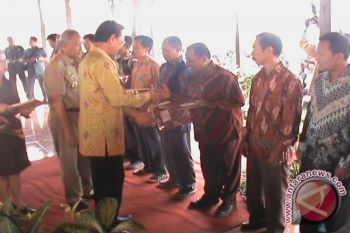 Sultan serahkan sertifikat tanah hunian tetap korban Merapi 