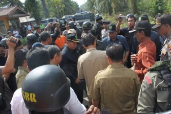 PN Lubukbasung Undur Membacaan Sita Eksekusi MA
