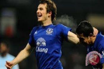 Everton Kandaskan Cheltenham  di Piala FA