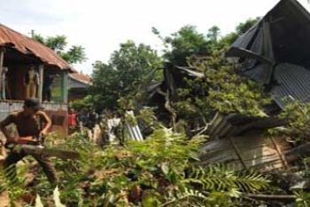 Wagub Sulsel bantu korban puting beliung di Sidrap