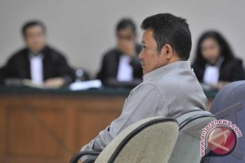 Amran Batalipu Dituntut 12 Tahun