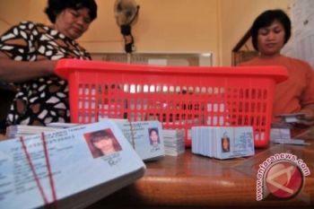 Bangka Barat bagikan 35.012 e-KTP