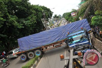 DPRD  Sumsel tindak tegas tronton melintas siang hari 